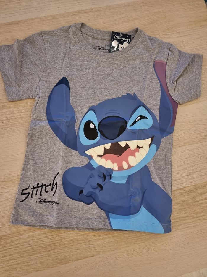 Neuf (non porté) 💙😍🤩Teeshirt stitch disneyland paris  8 ANS   MIXTE !!!😍🤩