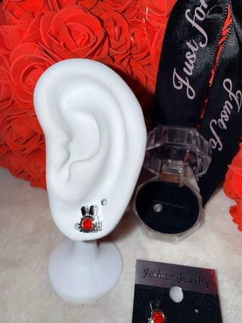 ❤️ Boucles d’oreilles lapin rouge – Style fun et éclatant ! ❤️