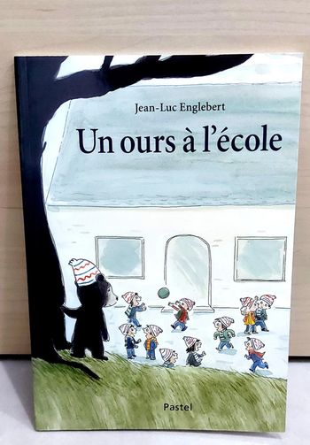 🌺 Livre (école des loisirs) : Un ours à l'école