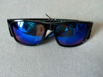 Lunettes de soleil homme – Miroir bleu – UV400 Cat. 3 – éco-recyclées