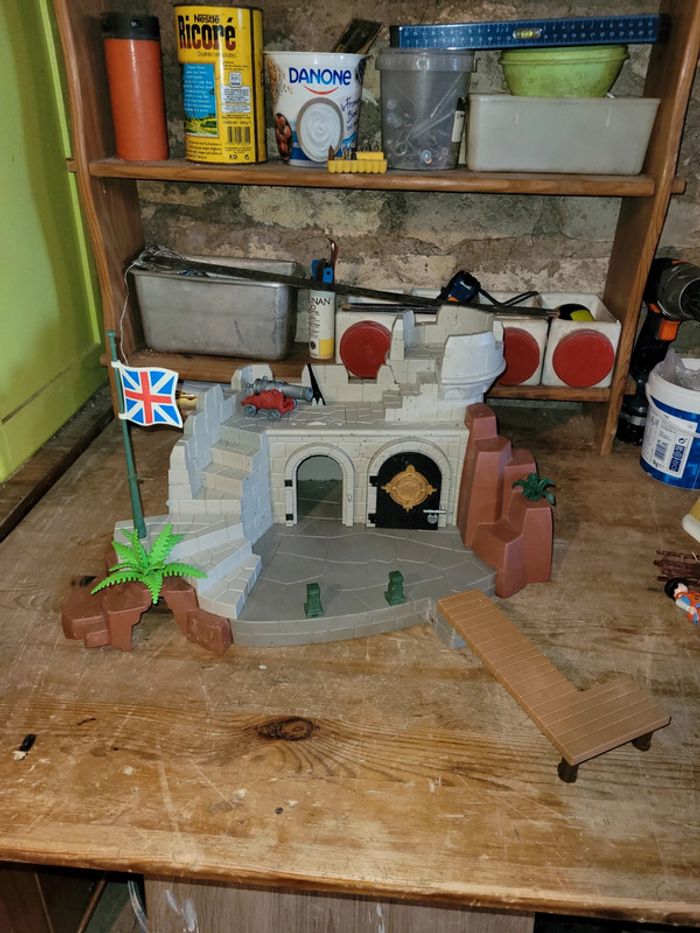 Vends fort anglais playmobil (il manque la porte du cachot)