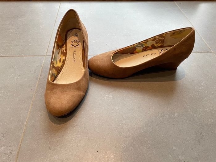 Chaussures hiver chic talons compensés suédine