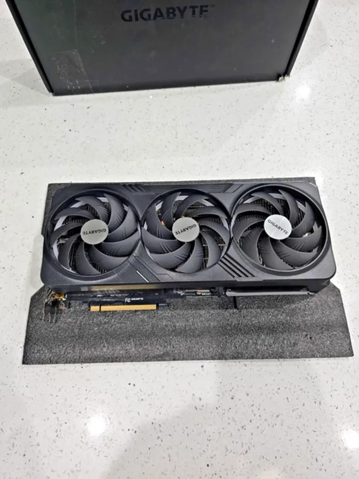 GIGABYTE GeForce RTX 4090 GAMING OC 24G - photo numéro 2