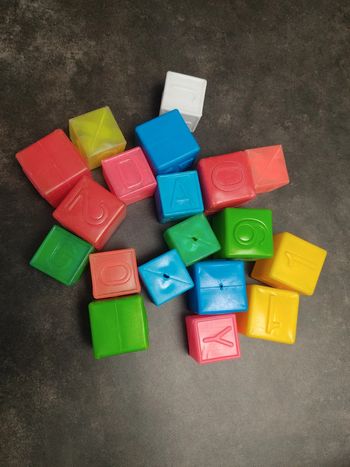 Lot de cubes en plastique