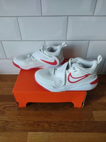 Baskets Nike T 33.5