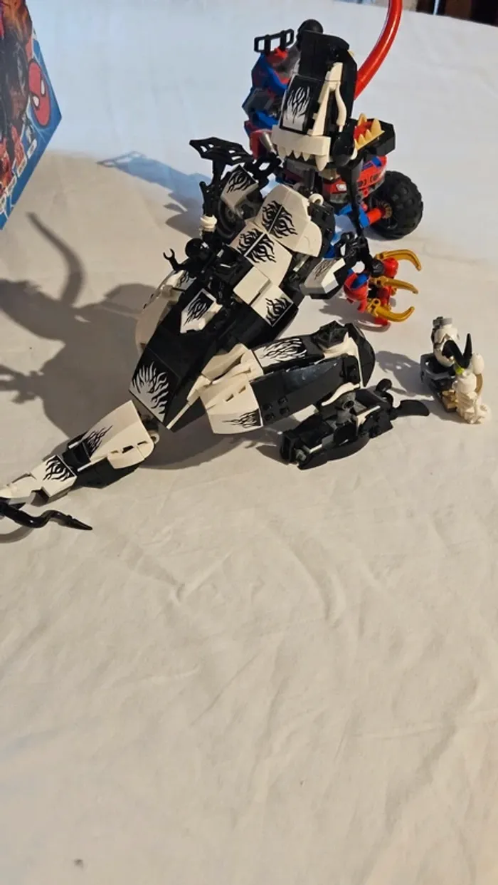 LEGO Marvel Spider-Man 76151- L'embuscade du Venomosaurus-Set complet avec figurines - photo numéro 6