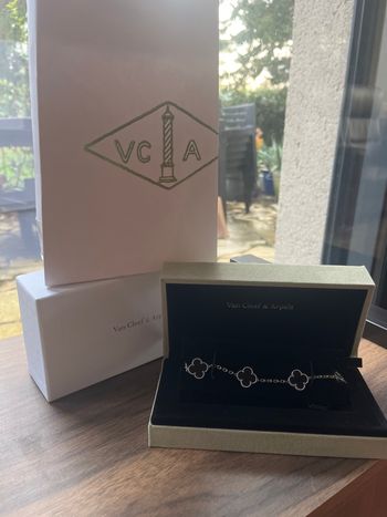 Bracelet VCA avec étui et sac