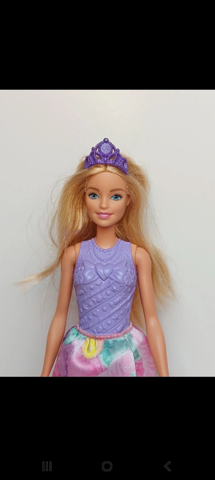 Poupée mattel barbie Dreamtopia royaume des bonbon
Poupée et ensemble compris - photo numéro 2