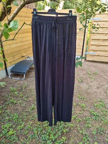 Pantalon noir fluide plissée jambes larges