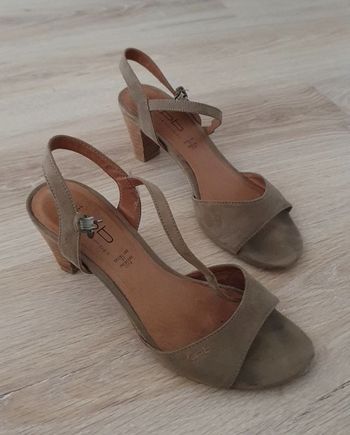 Sandales à talons Les petites bombes