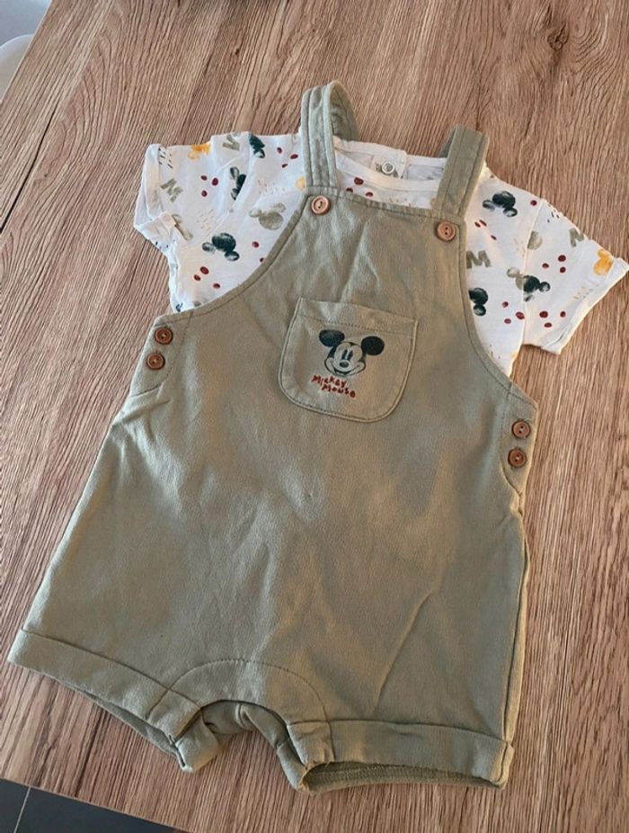 Salopette + T-shirt mickey🌸