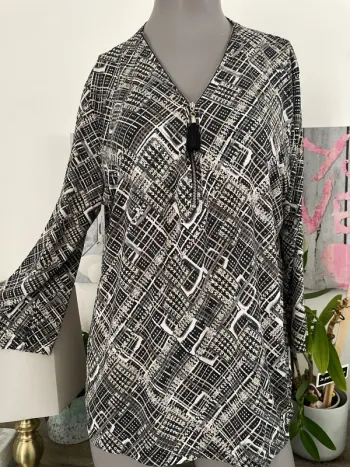 Magnifique blouse en 44 de marque Armand Thiery en excellent état