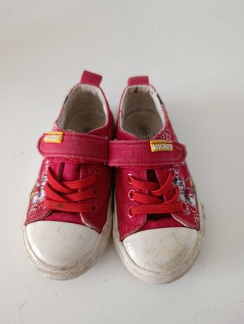 Baskets fine pointure 24 