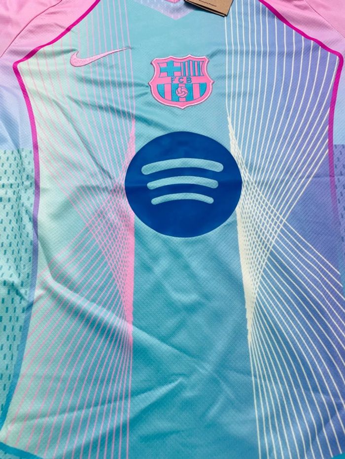 Maillot concept foot Barça rose bleu taille M - photo numéro 4