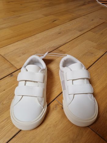 Baskets blanches scratch
