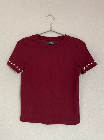 T-shirt bordeau avec perles Bershka XS