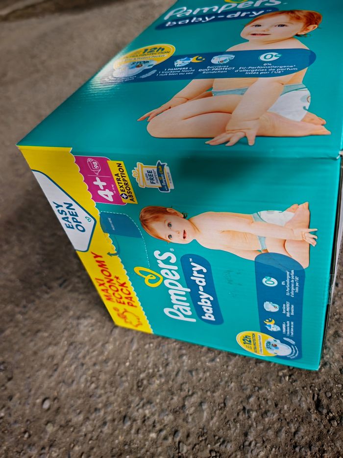 Carton couches neuf pampers - photo numéro 2