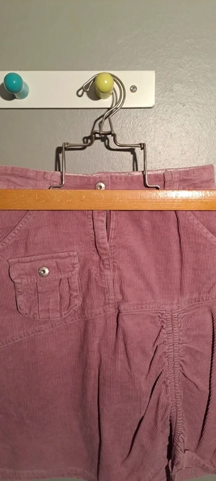 Jupe violette sous le genou - Marque Okaïdi - Taille 8 ans - Bon état. - photo numéro 3