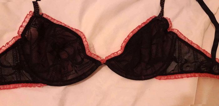 Soutien gorge dentelle  noir  et rose  T90C - photo numéro 3