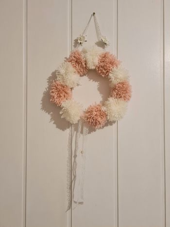 Déco murale pompoms