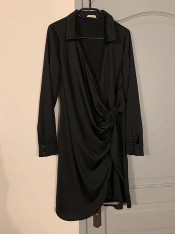Robe en satin noire