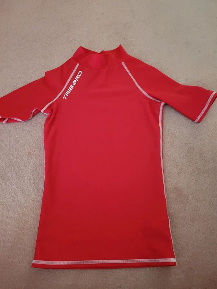 Tee-shirt de bain anti UV taille 8 ans