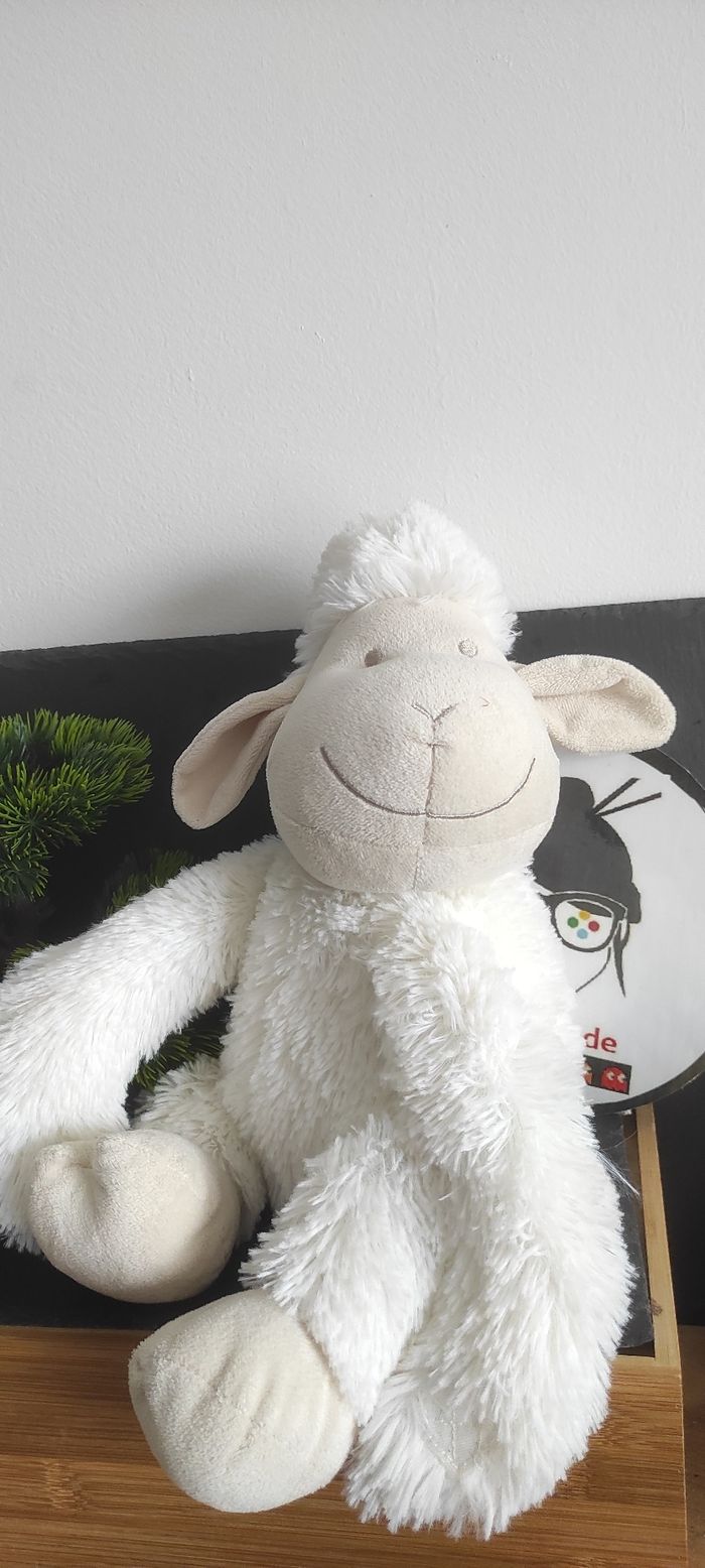 Doudou peluche mouton blanc but International mouton assis beige blanc Scratch