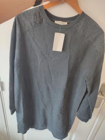 Robe sweat broderie dentelle