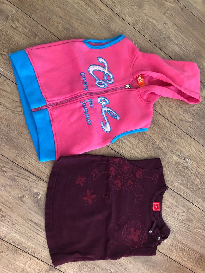 T shirt et veste sans manches 18 mois