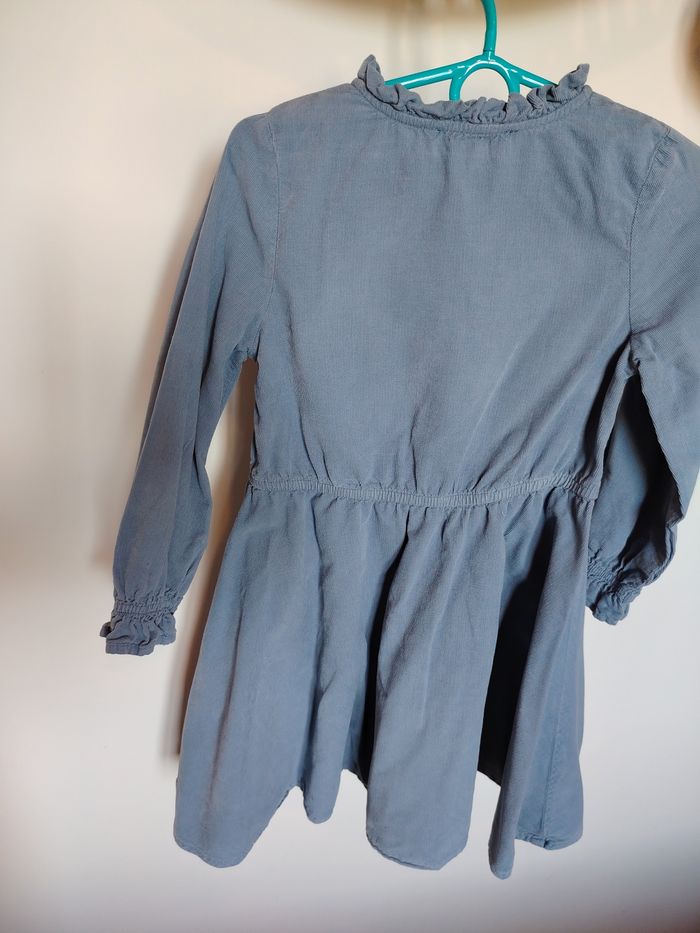 Robe bleue hiver brodée C&A 5 - 6 ans - photo numéro 3