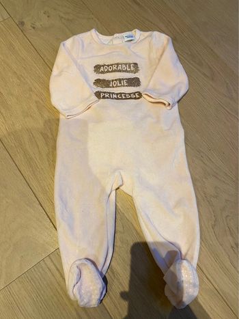 Grenouillère tape à l’oeil