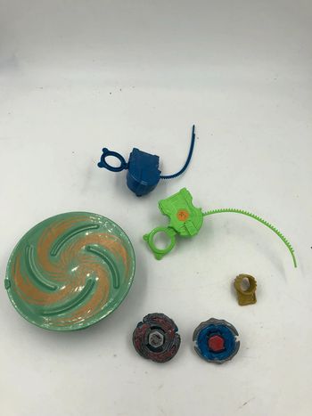 Mini arène + 2 lanceurs + 2 toupies Beyblade Hasbro