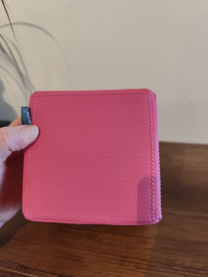 Toniebox rose avec son chargeur en très bon état - photo numéro 3
