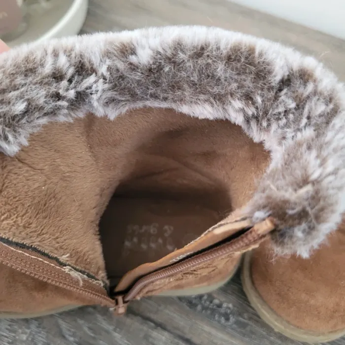 Lot de 2 paires de bottines T23 - photo numéro 5