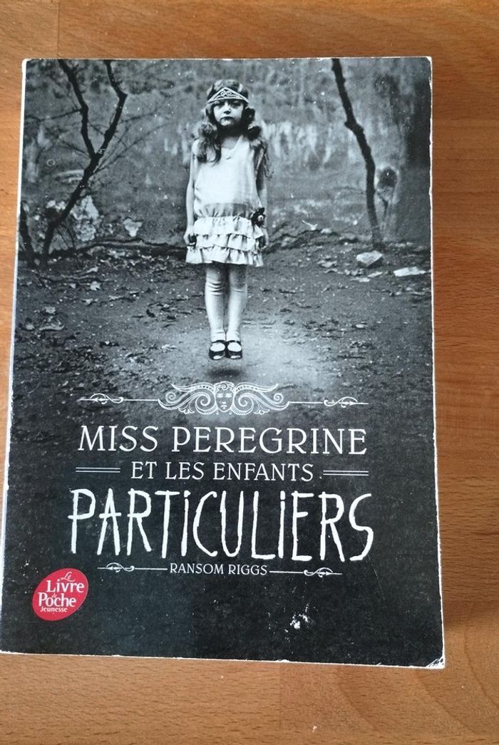 Livre Miss Peregrine et les enfants particuliers - Ransom Riggs