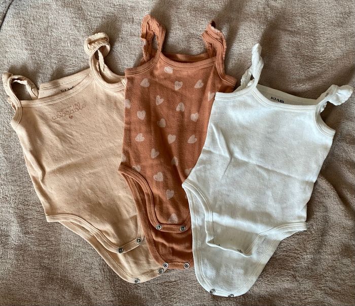 Lot de trois body débardeur