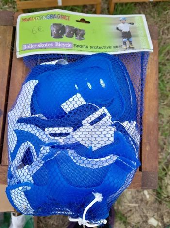 Kit de 6 protections pour roller vélo ou autre.