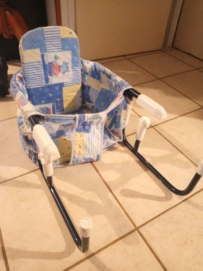 Siège/ chaise haute adaptable table