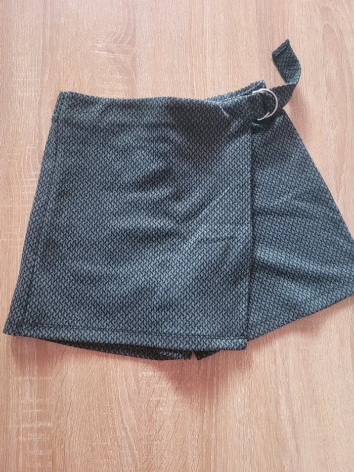 Jupe culotte 8 ans Très bon etat