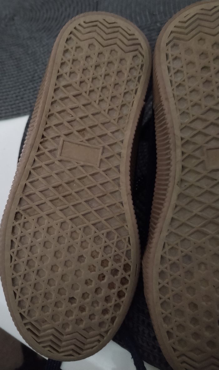 Très jolies chaussures avec lacets pailleté "Kiabi" très peu portées - photo numéro 6