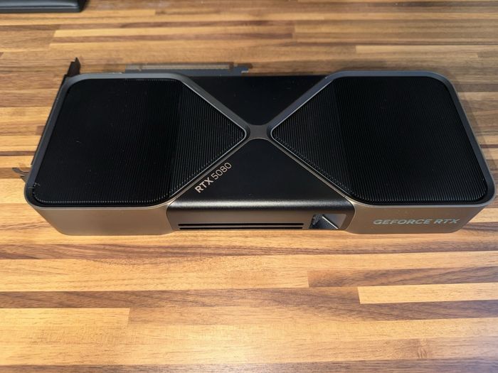 NVIDIA GeForce RTX 5080 Founders Edition 32 Go GDDR7 - Excellent état - photo numéro 2