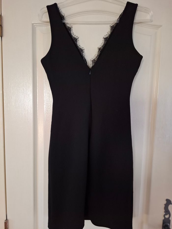Belle Robe noire V à dentelle neuve - photo numéro 9