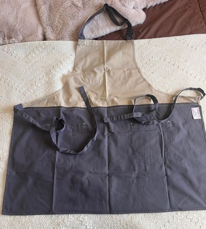 Lot 2 Tabliers Chasubles Gris. Neufs - photo numéro 2