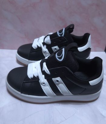 Baskets noires et blanches - Look Skate Urbain - Neuves - Taille 36