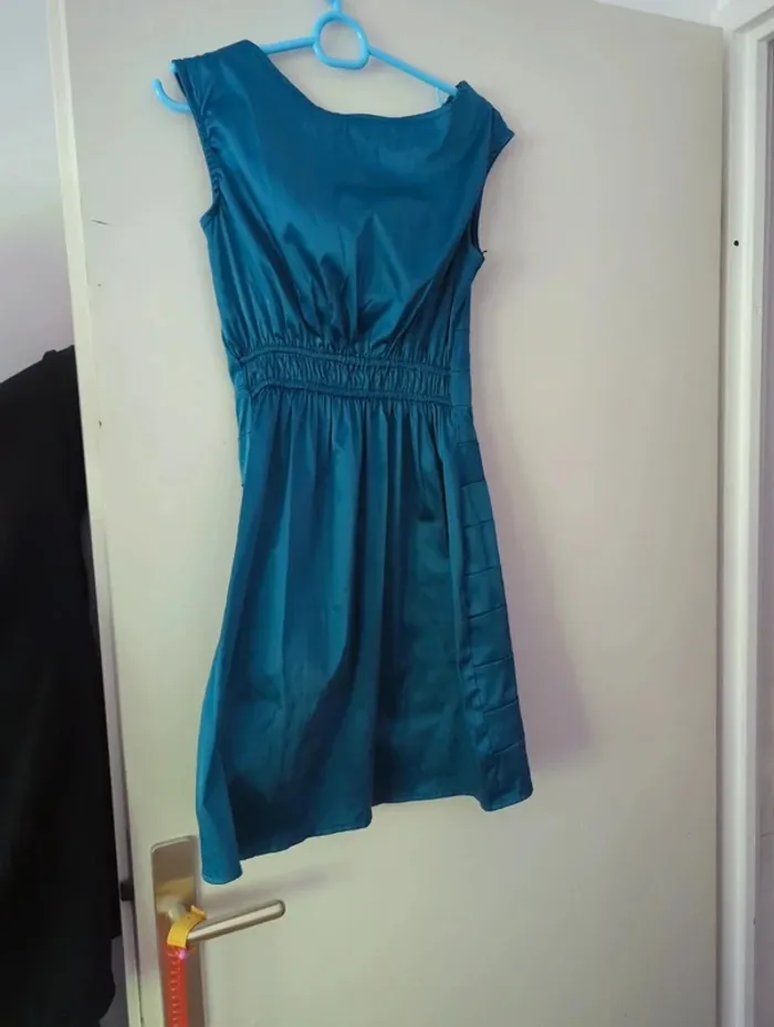 Robe ceintrée en satin - photo numéro 2