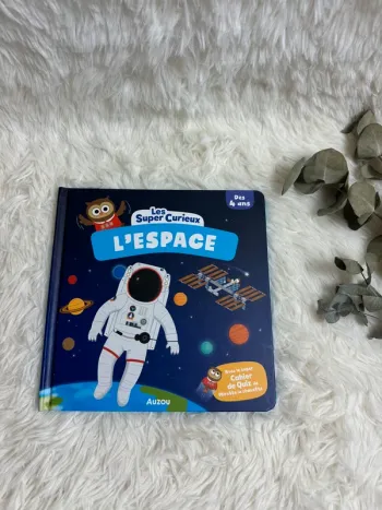 Livre les curieux de l’espace Auzou