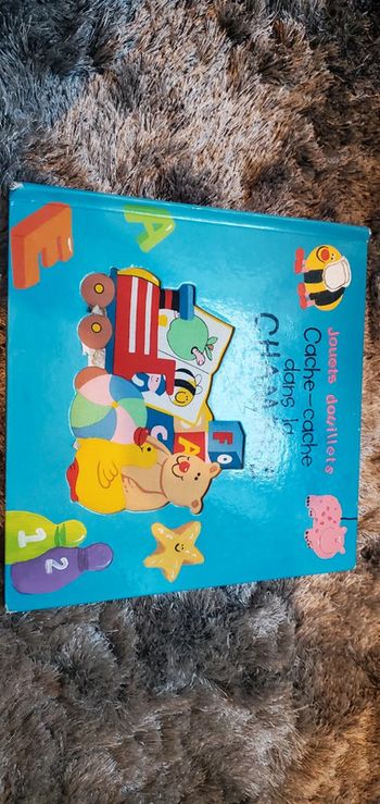 Cache-cache dans la chambre