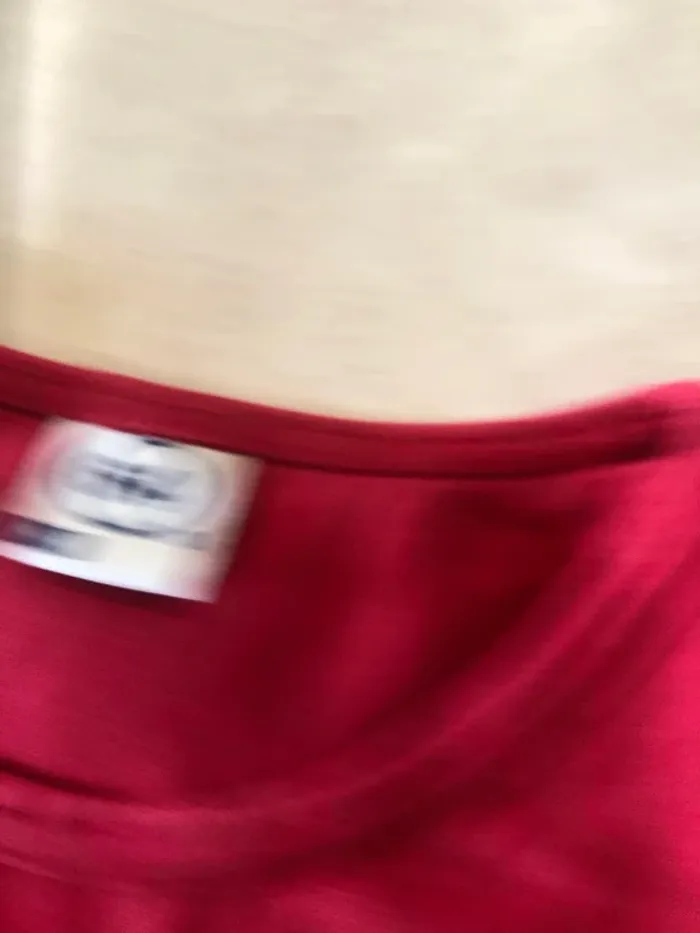 Teeshirt rouge - photo numéro 3