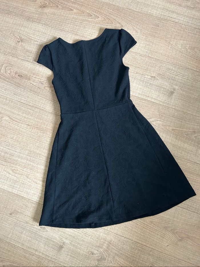 Robe noire à manches courtes taille 34 TBE - photo numéro 9