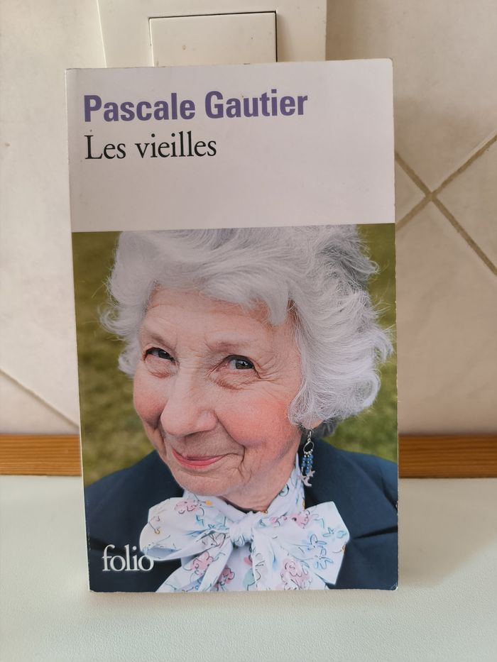 livre Les Vieilles - Gautier Pascale en tres bon etat ref EC